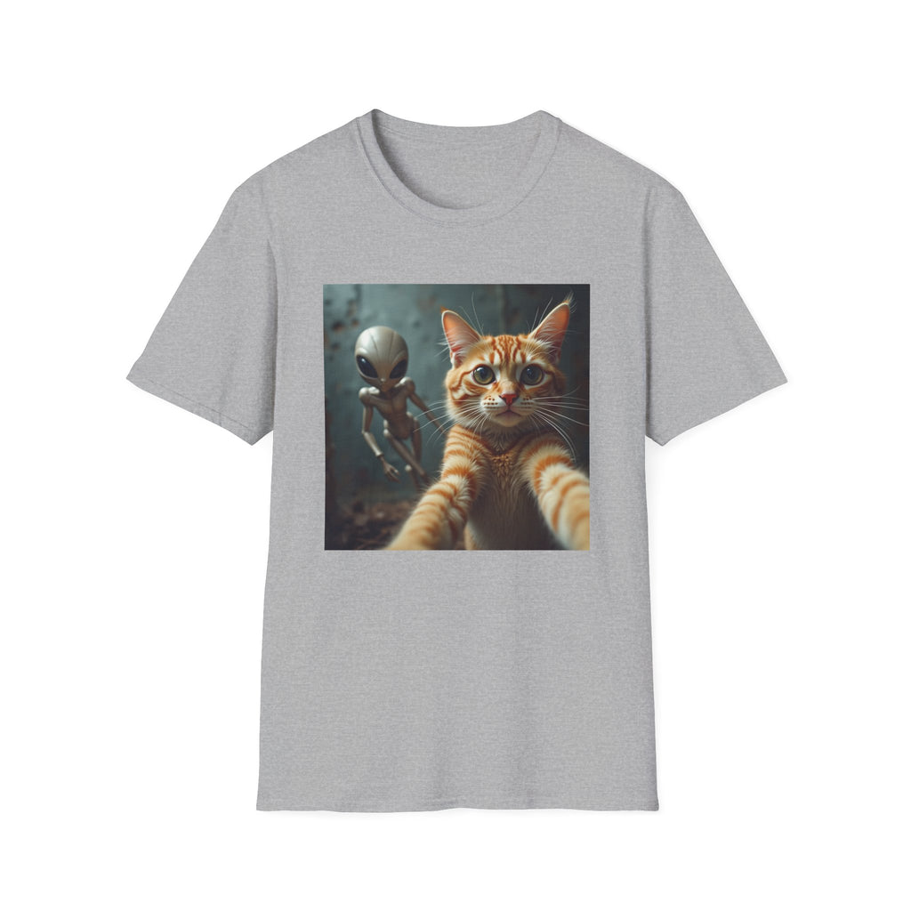 Alien Selfie T‑Shirt — Cute Ginger Cat & UFO Friend Graphic Tee