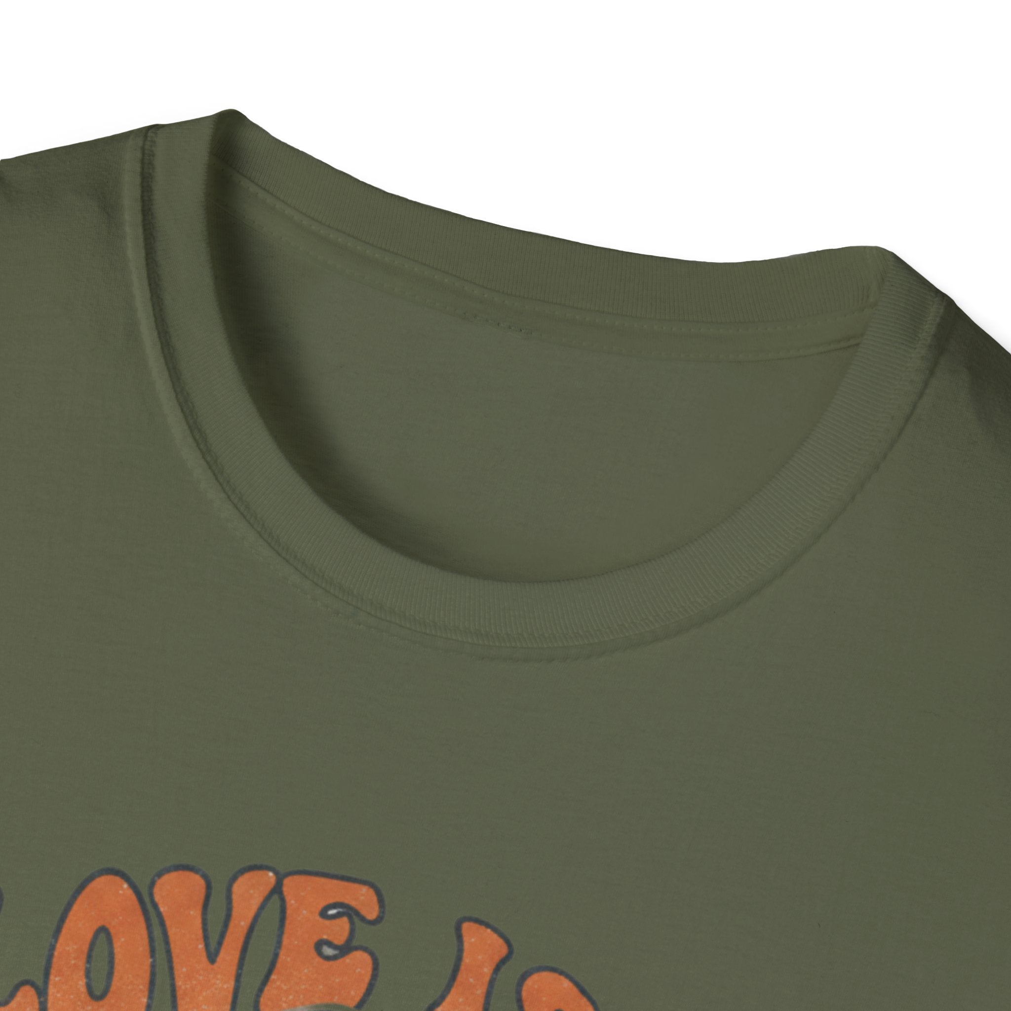 T-Shirt — "Love Is a Powerful Thing" Golden Retriever Graphic Tee
