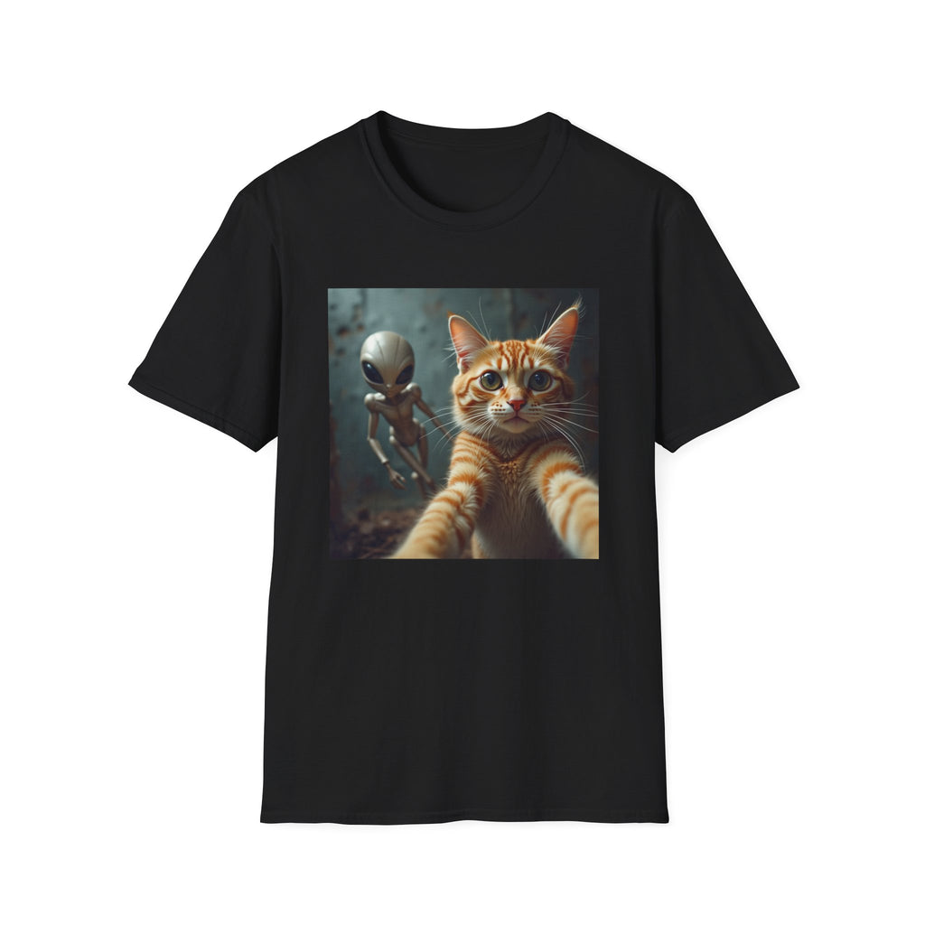 Alien Selfie T‑Shirt — Cute Ginger Cat & UFO Friend Graphic Tee