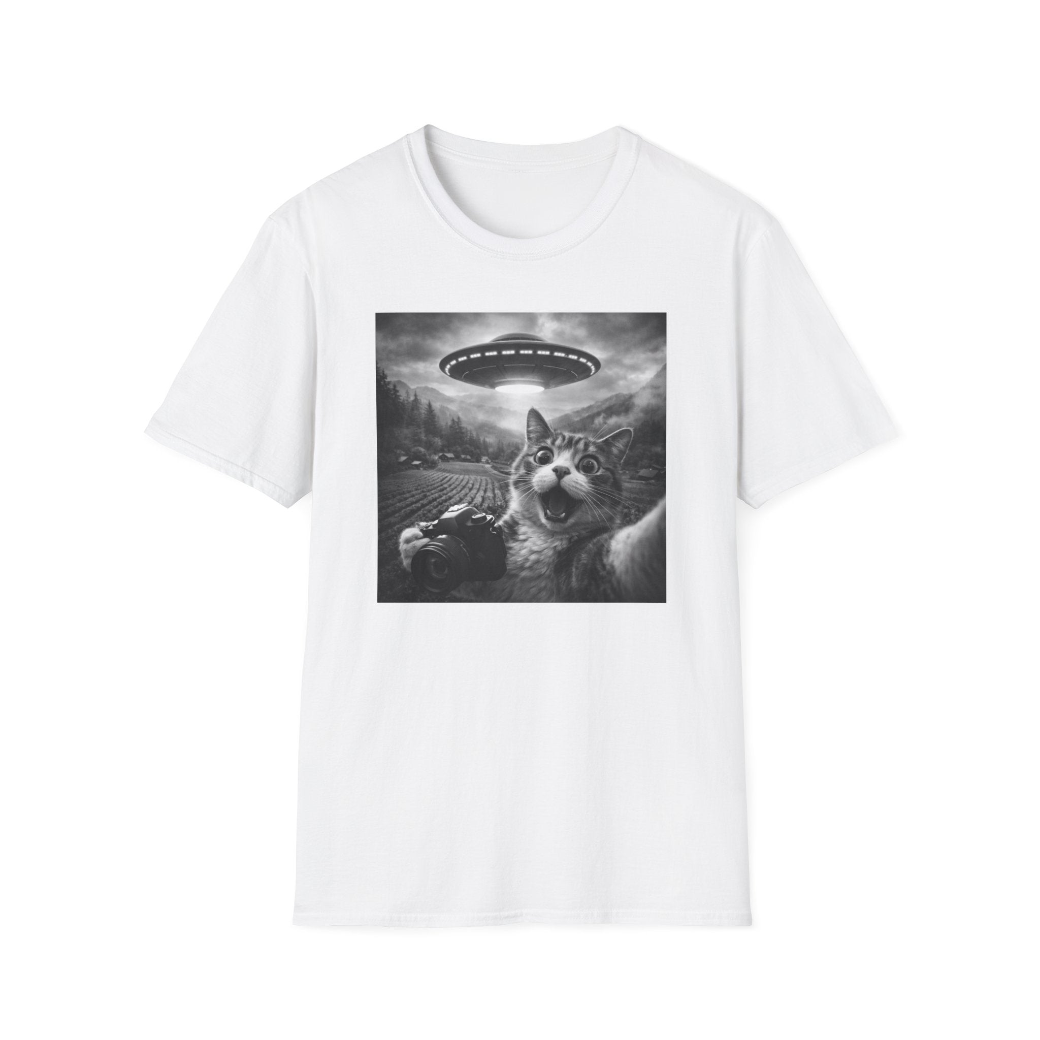 Cat UFO Selfie T-Shirt — Cute Alien Abduction Cat Graphic Tee