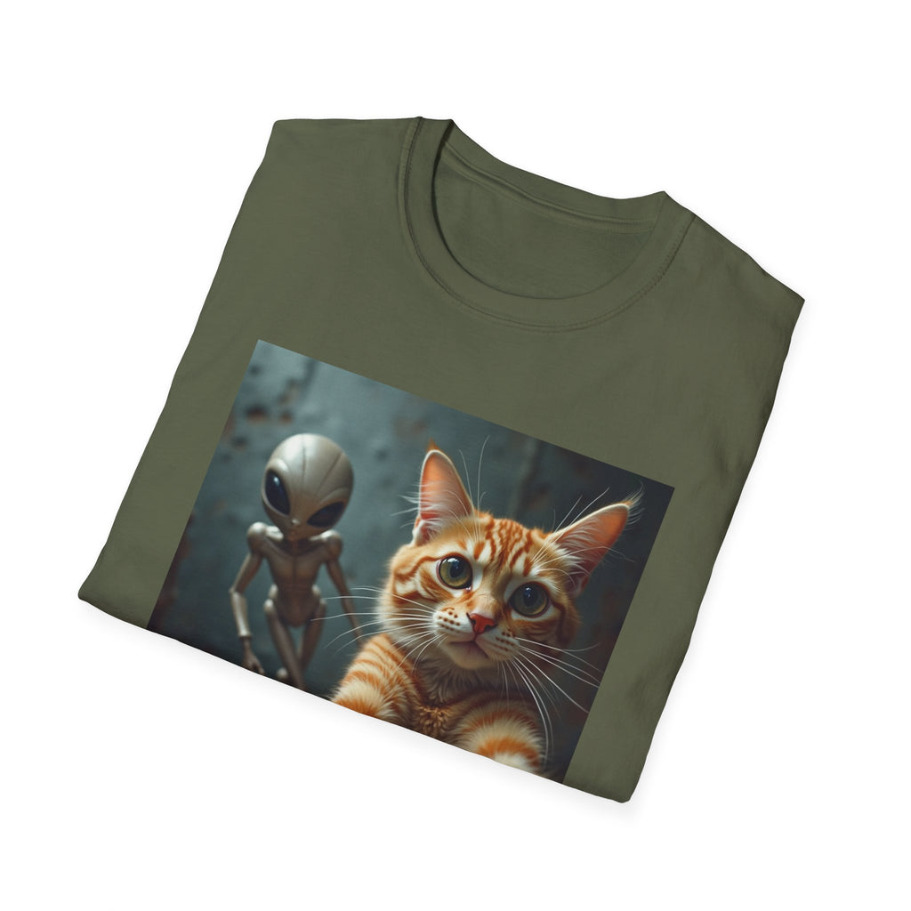 Alien Selfie T‑Shirt — Cute Ginger Cat & UFO Friend Graphic Tee