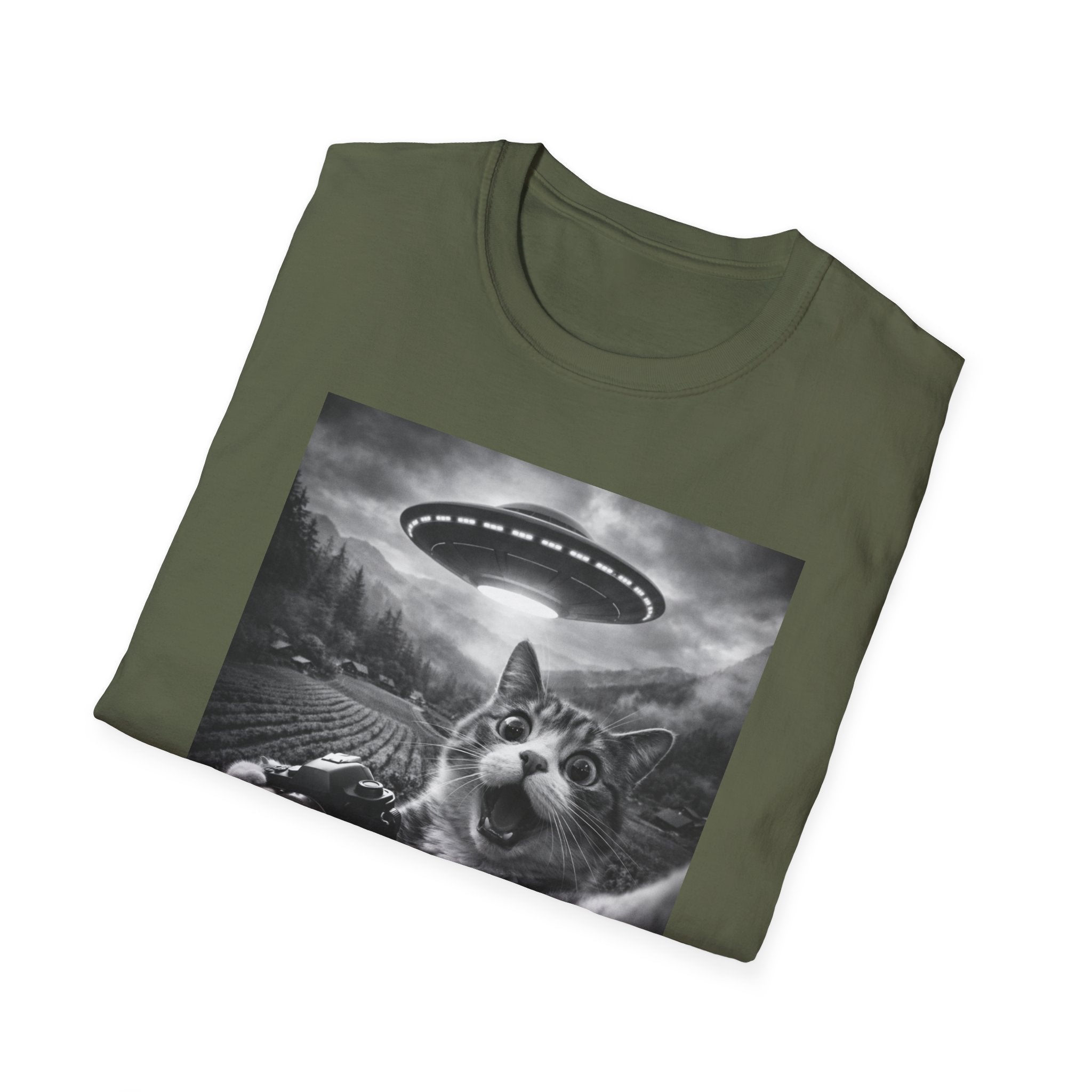 Cat UFO Selfie T-Shirt — Cute Alien Abduction Cat Graphic Tee