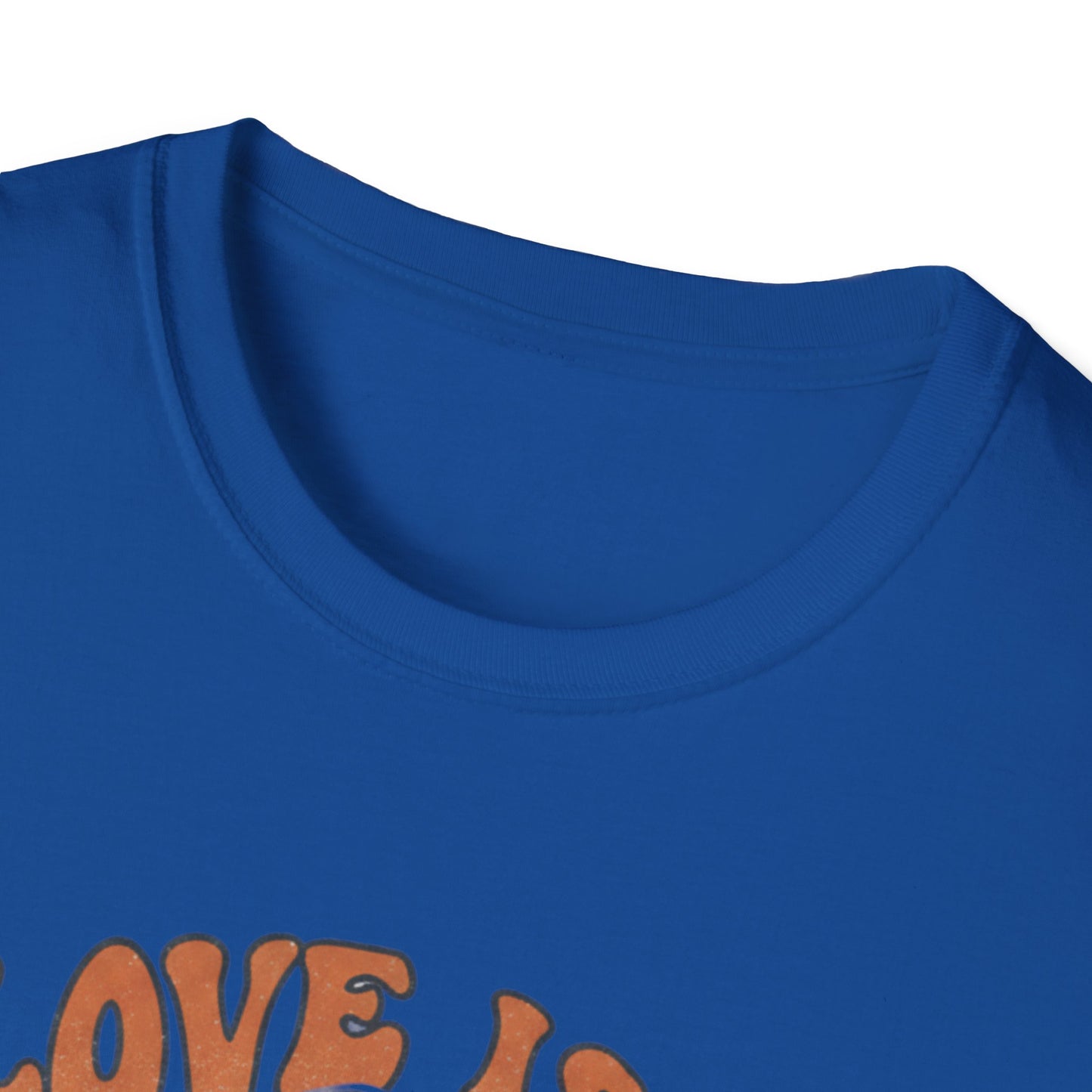 T-Shirt — "Love Is a Powerful Thing" Golden Retriever Graphic Tee