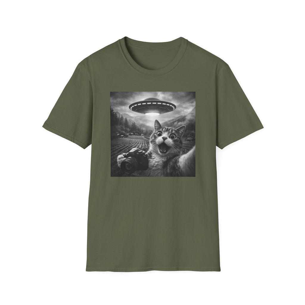 Cat UFO Selfie T-Shirt — Cute Alien Abduction Cat Graphic Tee