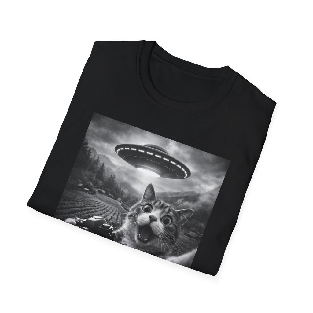 Cat UFO Selfie T-Shirt — Cute Alien Abduction Cat Graphic Tee
